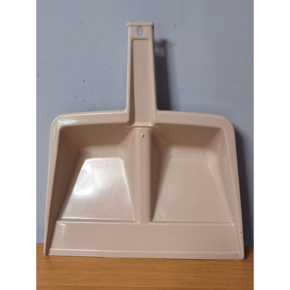 Vintage 1980's Sterilite Almond Dustpan #1368. Heavy Duty Plastic. GVC